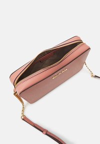 MICHAEL Michael Kors JET SET TRAVEL CROSSBODY - Taška s příčným popruhem - sunset rose
