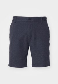 Pantaloni corti grigio scuro realizzati in un morbido tessuto testurizzato, con chiusura frontale a bottone e passanti per cintura. Vestibilità su misura con gambe a taglio dritto.
