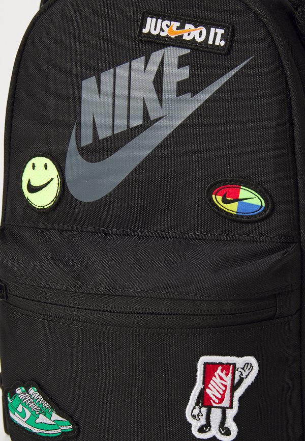 PATCH LUNCH TOTE UNISEX – Umhängetasche