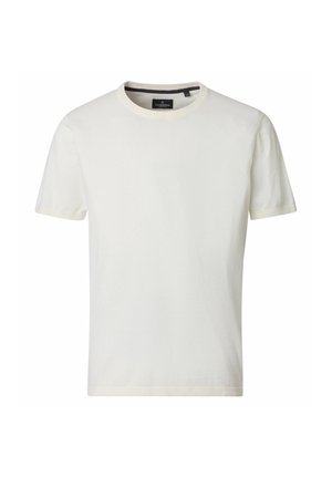 Almindelig hvid t-shirt med korte ærmer og rund hals med et lille sort mærke indeni kraven, der viser mærkenavnet.