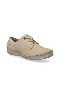Scarpa in pelle beige con punta rotonda e superficie texture. Presenta lacci, una suola a profilo basso e cuciture visibili. Aspetto leggermente usurato.