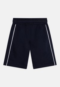 Navy krāsas šorti ar elastīgu jostu, ar baltām sānu svītrām un mīkstu kokvilnas maisījuma tekstūru. Garums līdz viduklim.