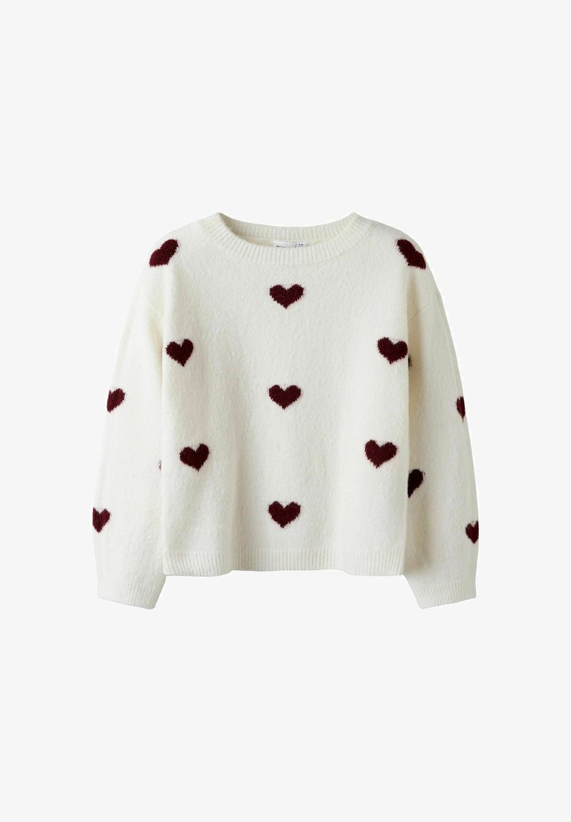 Hvid sweater med en blød tekstur, prydet med maroon hjerte mønstre jævnt fordelt over overfladen. Basis rund halsudskæring og afslappet fit.
