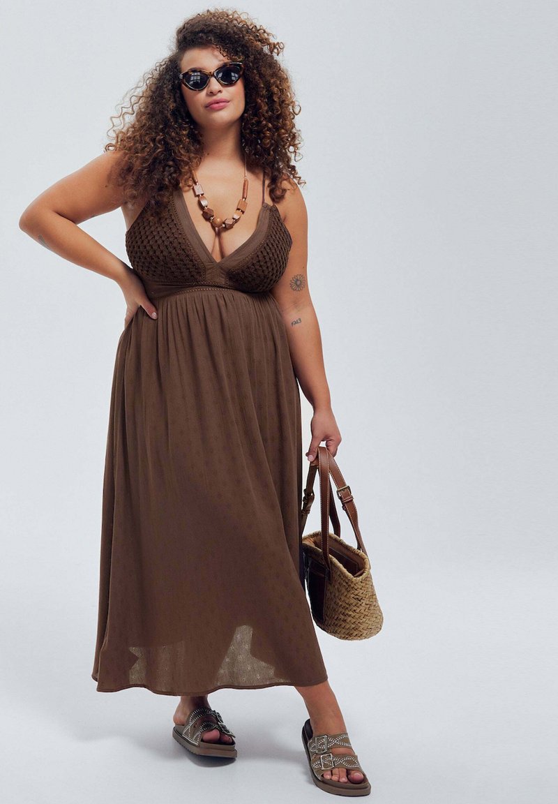 Promod LONGUE DÉTAIL Robe longue marron ZALANDO.FR