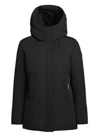 Zwarte geïsoleerde jas met een grote capuchon, voorritssluiting en twee zijzakken. Gladde, matte stof met trekkoorddetails en logo-accent.