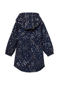 Granatowy płaszcz przeciwdeszczowy z kapturem, ozdobiony srebrnymi wzorami kwiatowymi. Elastyczny pas, długie rękawy z elastycznymi mankietami, lekka konstrukcja.