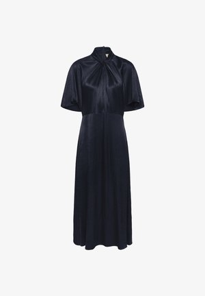 Tume-sinine kleit kõrge kaeluse, lühikeste tiibadega varrukate ja pihtlõikega, tehtud siledast, läikivast kangast koos voolava seelikuga.