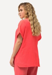 Ulla Popken SHORT SLEEVE  - Blůza - dark coral