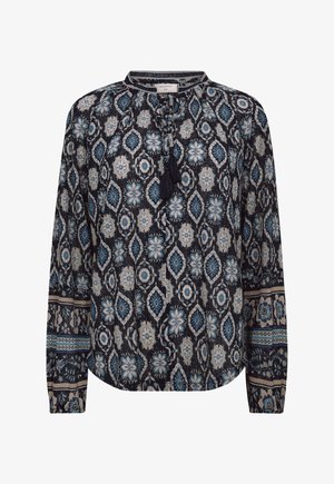 Losse blouse van donkere stof, versierd met ingewikkelde bloem- en geometrische patronen in blauw en crème, met een ronde halslijn en kwastdetail.