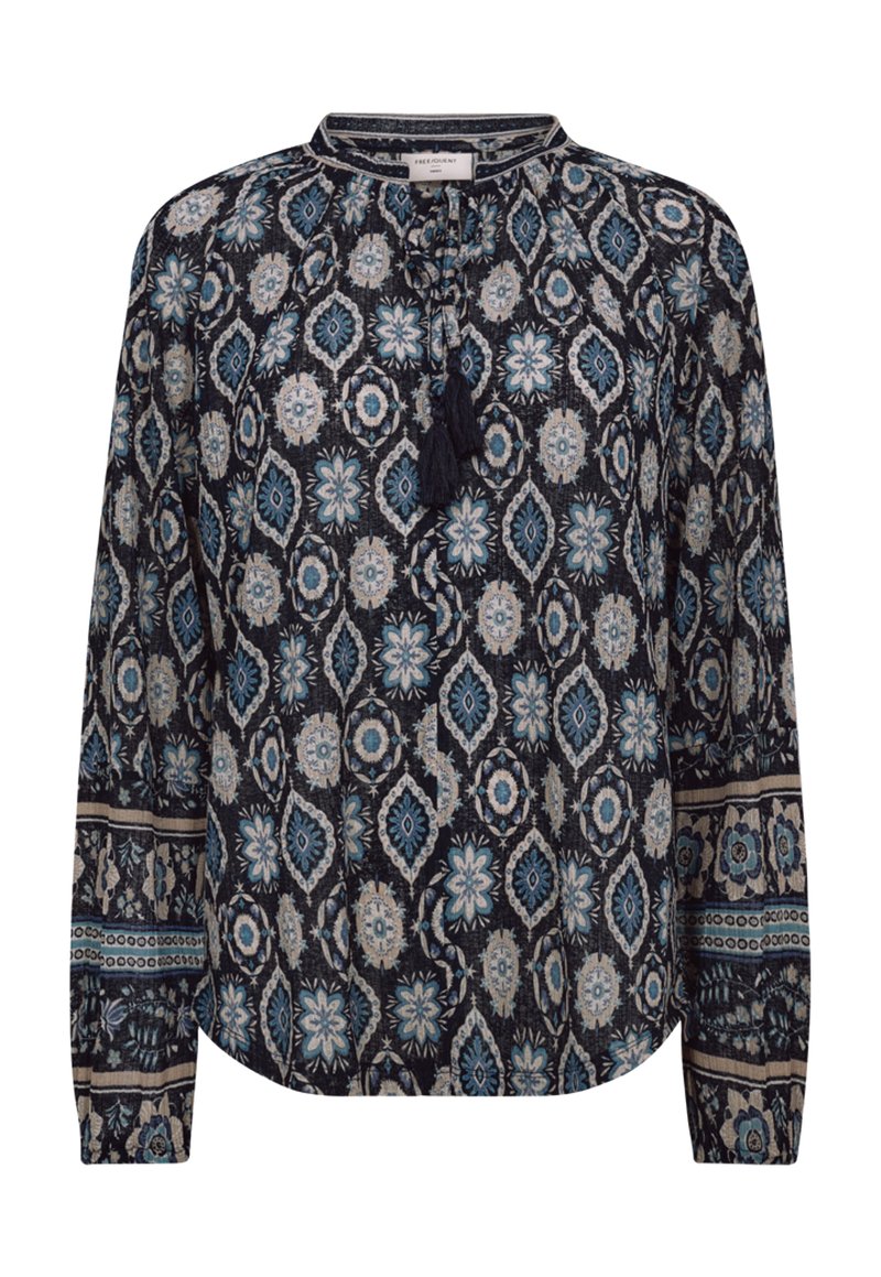 Losse blouse van donkere stof, versierd met ingewikkelde bloem- en geometrische patronen in blauw en crème, met een ronde halslijn en kwastdetail.