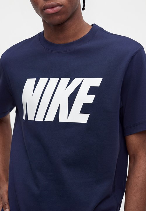 Nike T-Shirt 'Club' — foto 6