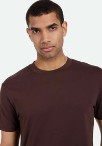 Minimum T-shirts basic - coffee bean