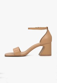 Nude hoge hakken sandalen met een vierkante neus, van glad synthetisch materiaal, enkelbandje en een chunky hak met een lichte kromming.