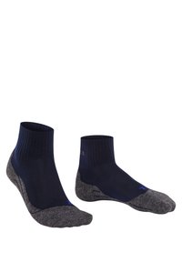 Calcetines deportivos azul marino con tobillo acanalado, refuerzo en gris en el talón y la punta. Presentan una textura suave y un detalle de marca mínimo.