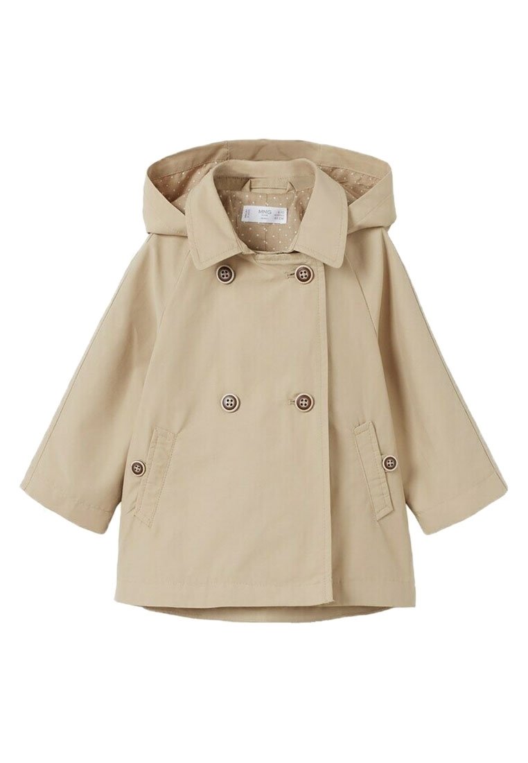 Beige trench coat med huva, dubbelknäppt knappstängning, två sidofickor och foder med prickar. Tillverkad av lättviktigt tyg.