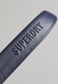 Superdry & Co CODE LOGO - Chanclas de baño - rich navy