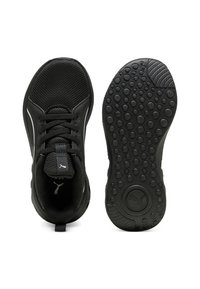 Scarpe da ginnastica nere con tomaia in rete, chiusura con lacci, suola in gomma zigrinata e accenti bianchi a contrasto sui lati.
