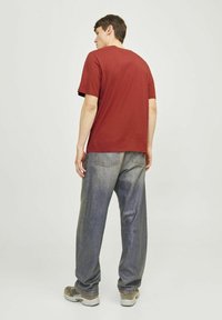 Jack & Jones LOGO RUNDHALS - Majica kratkih rukava s printom - red ochre