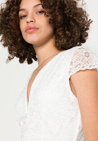 WAL G. ROBIN V NECK MIDI DRESS - Vestido de cocktail / Vestido de festa - white