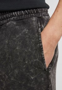 Urban Classics WASHED PIPED - Joggebukse - black