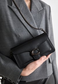 REFINED TABBY CHAIN  - Sac bandoulière - black