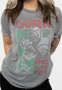 Paradiso Clothing QUEEN NEWS OF THE WORLD BURNOUT - Print T-shirt - charcoal