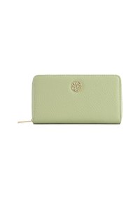 Portafoglio zip in pelle verde chiaro testurizzata con emblema rotondo dorato e zip dorata su sfondo bianco.
