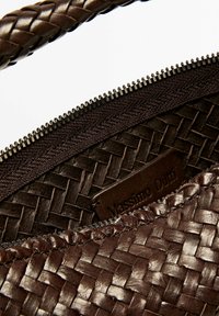 Massimo Dutti BUCKET - Handtas - dark brown