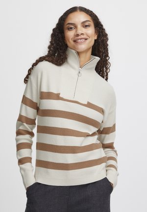 Beiger Pullover mit horizontalen braunen Streifen, hohem Kragen und Reißverschluss. Hergestellt aus einem weichen Strickmaterial und mit einem lässigen Schnitt.