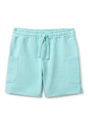 Short en tissu doux bleu clair avec taille élastique, cordon de serrage et deux poches plaquées devant sur fond blanc.