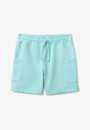 Hellblaue weiche Stoffshorts mit elastischem Bund, Kordelzug und zwei aufgesetzten Fronttaschen auf weißem Hintergrund.