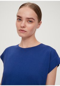 s.Oliver MIT VOLANTS - Sukienka letnia