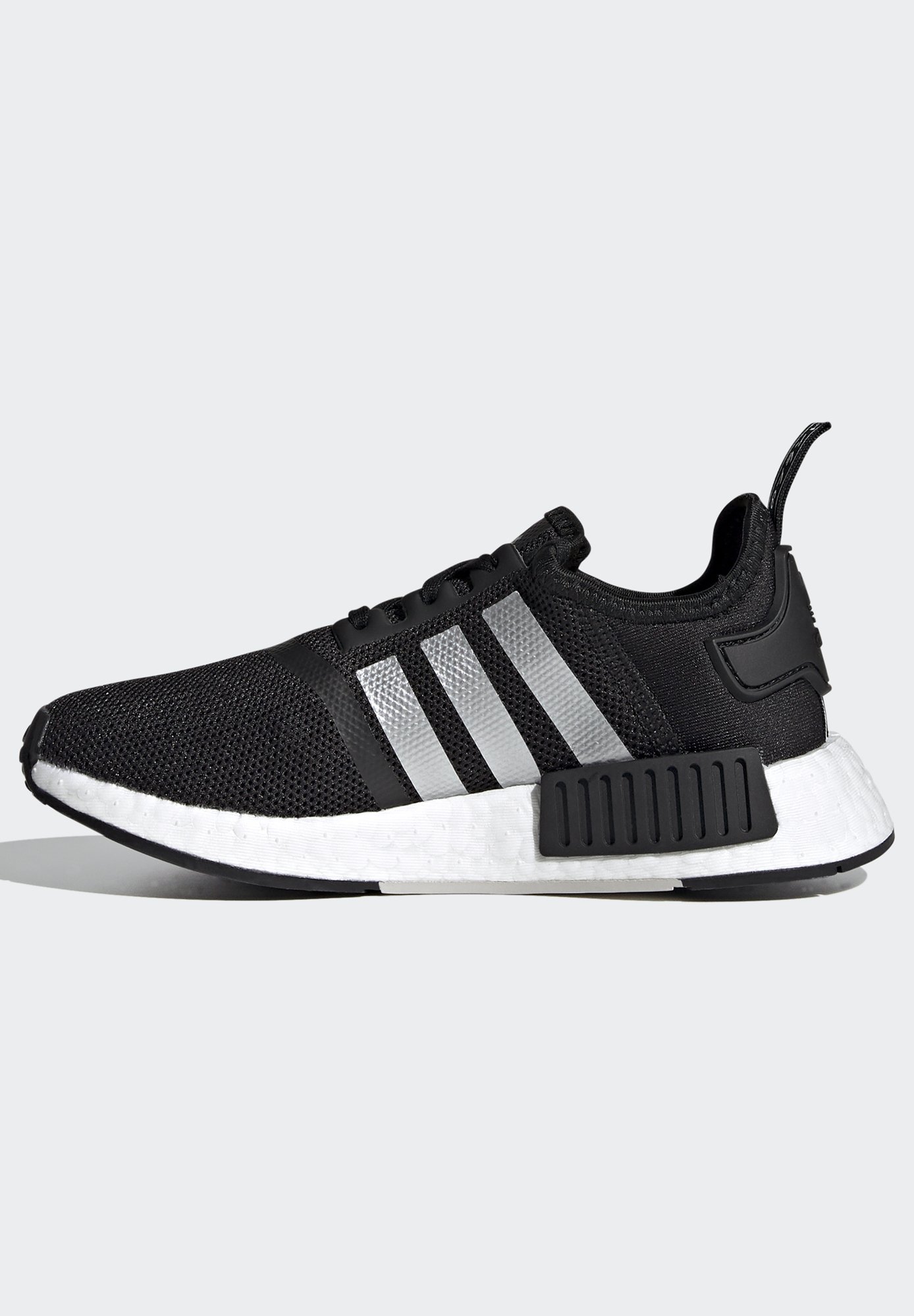 nmd_r1 shoes core black