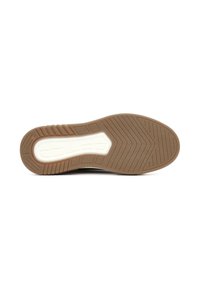 Suela de zapato de goma marrón con una entresuela blanca y un patrón de relieve texturizado. Presenta surcos horizontales y verticales para una mejor tracción.