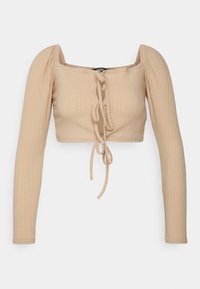 Top cropped bege com mangas longas, textura canelada, decote quadrado e detalhe de laço à frente. Adequado para vestuário casual.