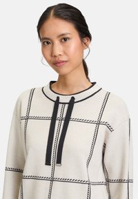 Betty Barclay Jumper - patch beige grey