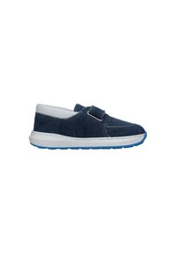 Scarpa slip-on in denim con colletto bianco, suola in gomma blu, strap con chiusura a velcro e dettagli di cucitura a contrasto. Superficie testurizzata su tutta la scarpa.