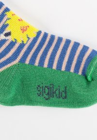 Thumbnail Image 9