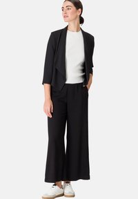 zero MIT RUNDHALSAUSSCHNITT - Felső - offwhite