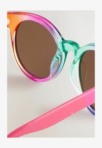 Unausgewählt, multi