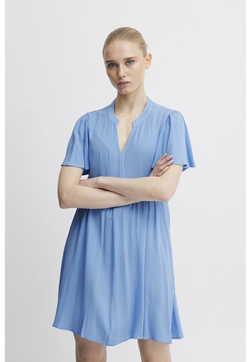 ICHI Robe de jour little boy blue/bleu ZALANDO.CH