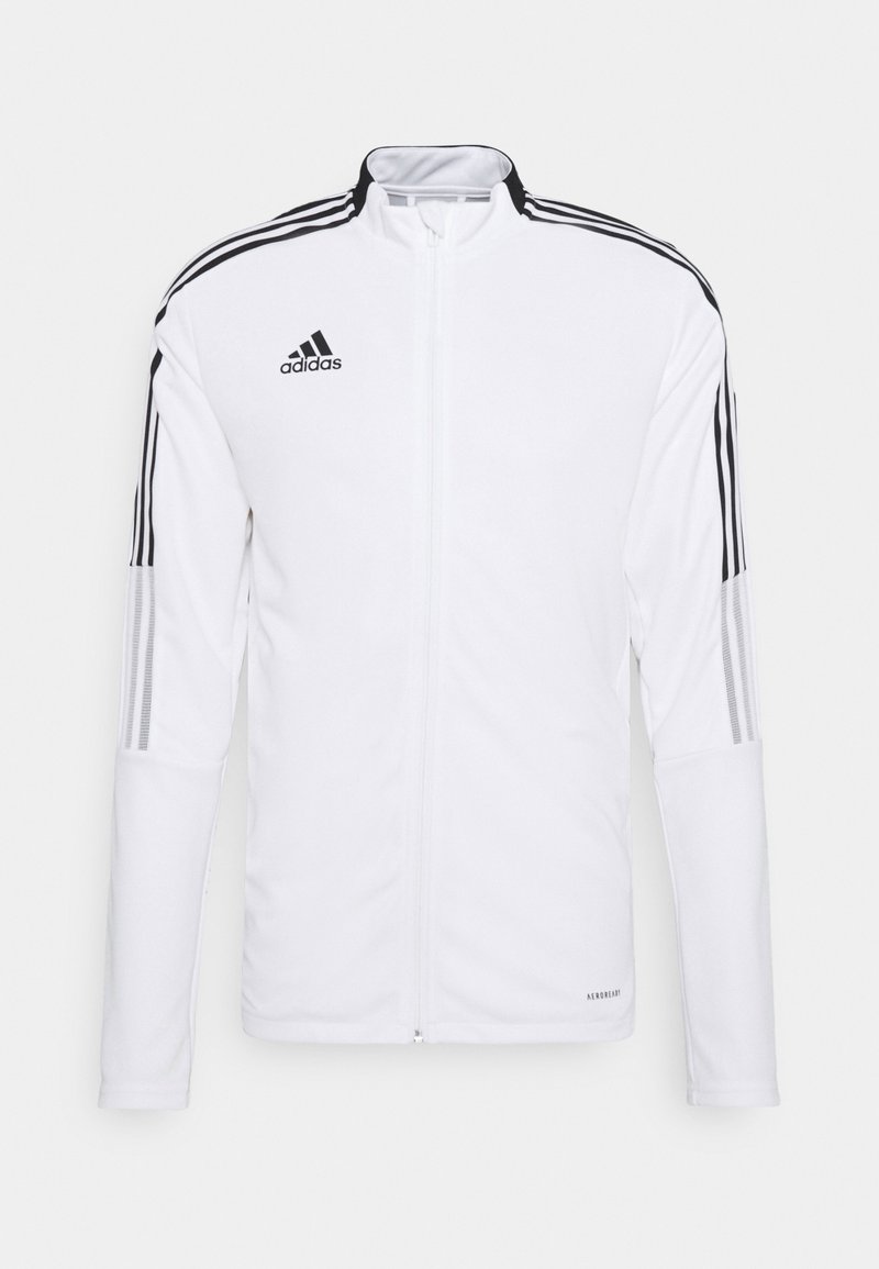 Hvid Adidas trackjakke med sorte tre-stribe accenter på ærmerne, lynlås foran, høj krave og glat stoftekstur.