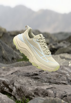 The North Face FASTPACK WP - Túracipők - desert stone/lemon mist