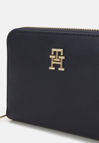 Tommy Hilfiger ICONIC MEDIUM - Novčanik - space blue