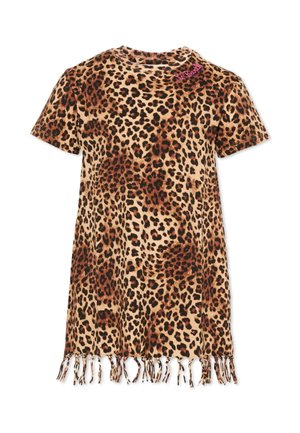 Sukienka z krótkim rękawem w panterkę, z frędzlami na dole i małym różowym haftowanym napisem w pobliżu dekoltu na białym tle.