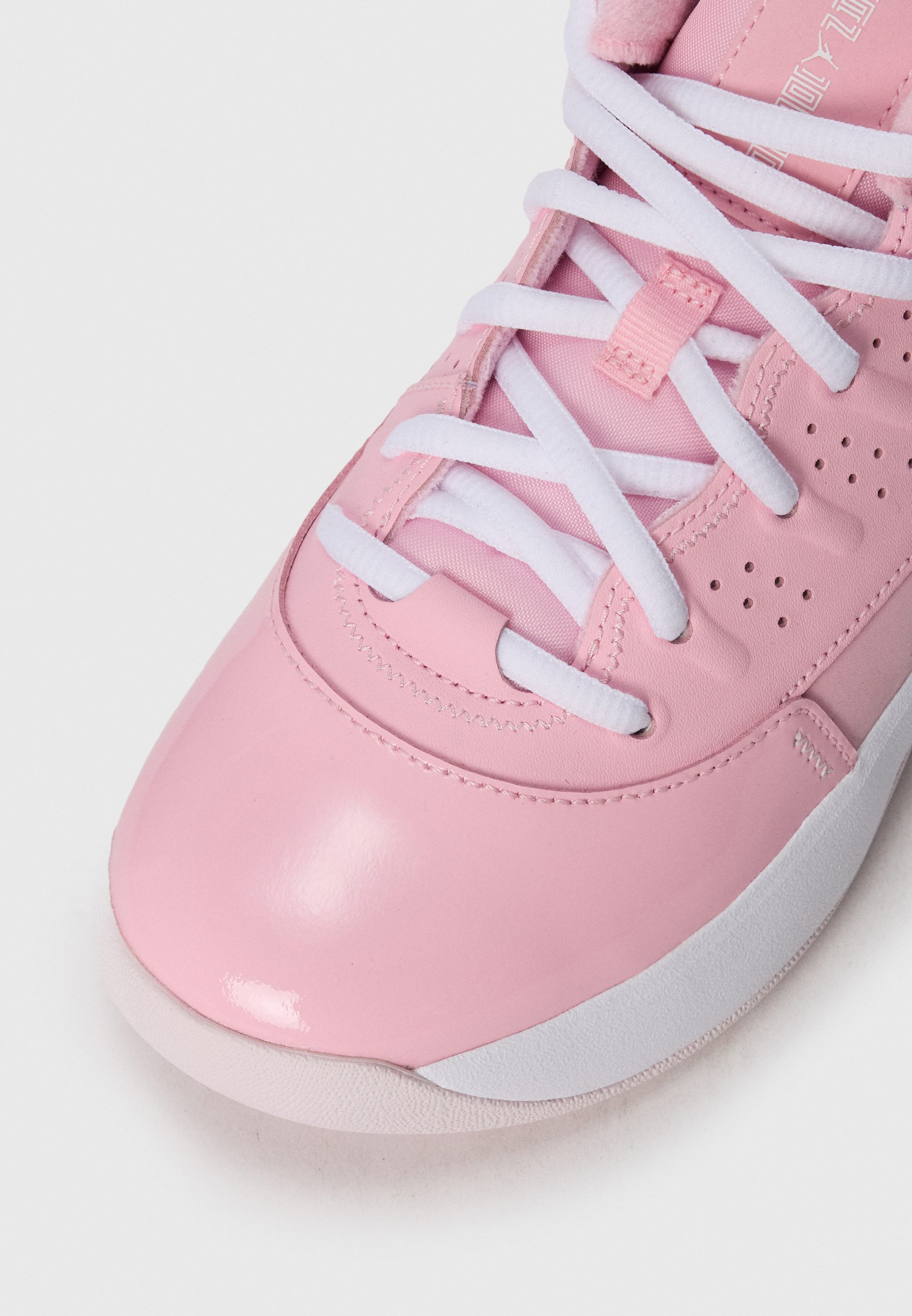 jordan max aura 2 junior pink