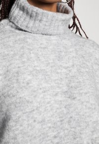 EDITED Sweter