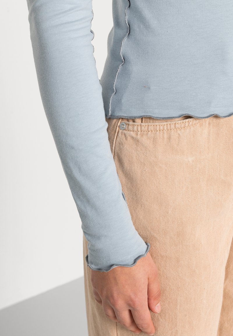 Damen T-Shirts | NA-KD CONTRAST SEAM LONG SLEEVE Langarmshirt dusty blue/blau - NQ09085 Damen T-Shirts | NA-KD CONTRAST SEAM LONG SLEEVE Langarmshirt dusty blue/blau - NQ09085