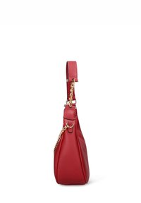 Borsa a tracolla in pelle rossa con finitura testurizzata, dal design morbido e casual. Presenta un dettaglio a catena dorata sulla tracolla e una fibbia decorativa.