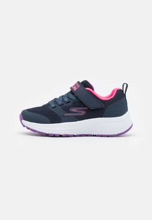 GO RUN CONSISTENT VIBRANT DASH UNISEX - Scarpe running neutre - navy/pink